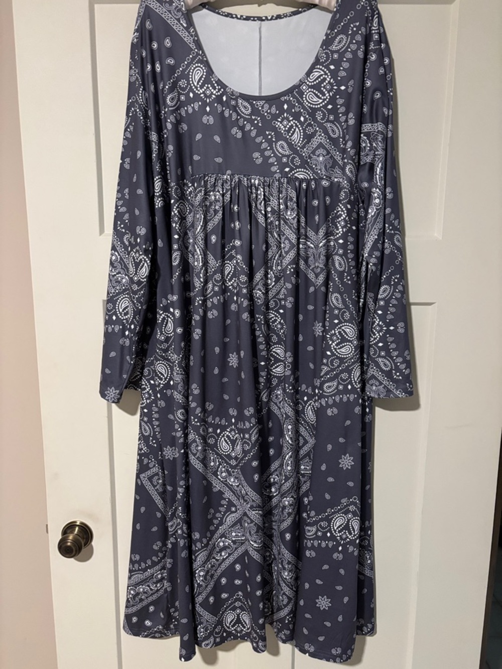 BUNDLE & SAVE! Long Sleeve Scoop Neck Bandana Print Maxi Dress - Gray & White